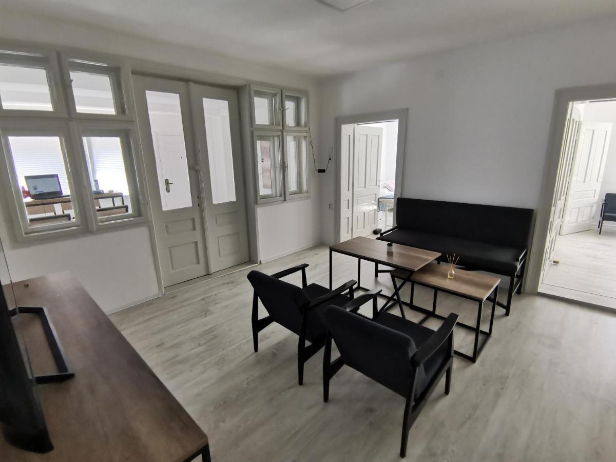 Azzuro Apartman Ni Kültér fotó